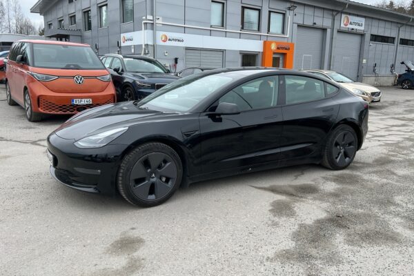 Tesla Model 3 Long Range *LÄMPÖPUMPPU